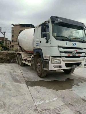 二手混泥土攪拌罐車與散裝粉車低價(jià)處理，機(jī)會(huì)難得